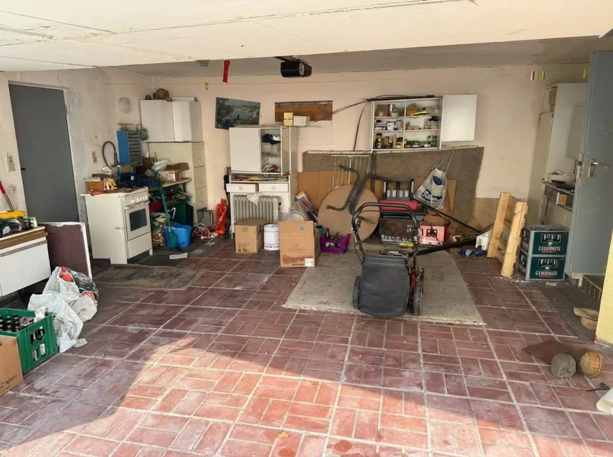 Vorher - Garage vor der Reinigung
